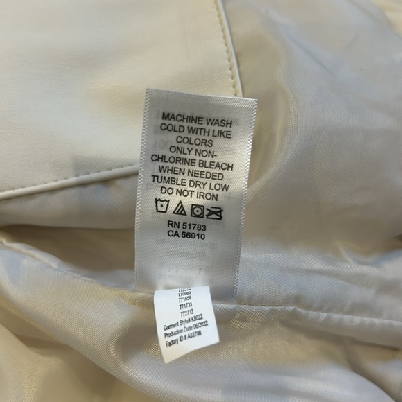 Teen Girl Crop Faux Leather Puffer Coat - Picture 5 of 7